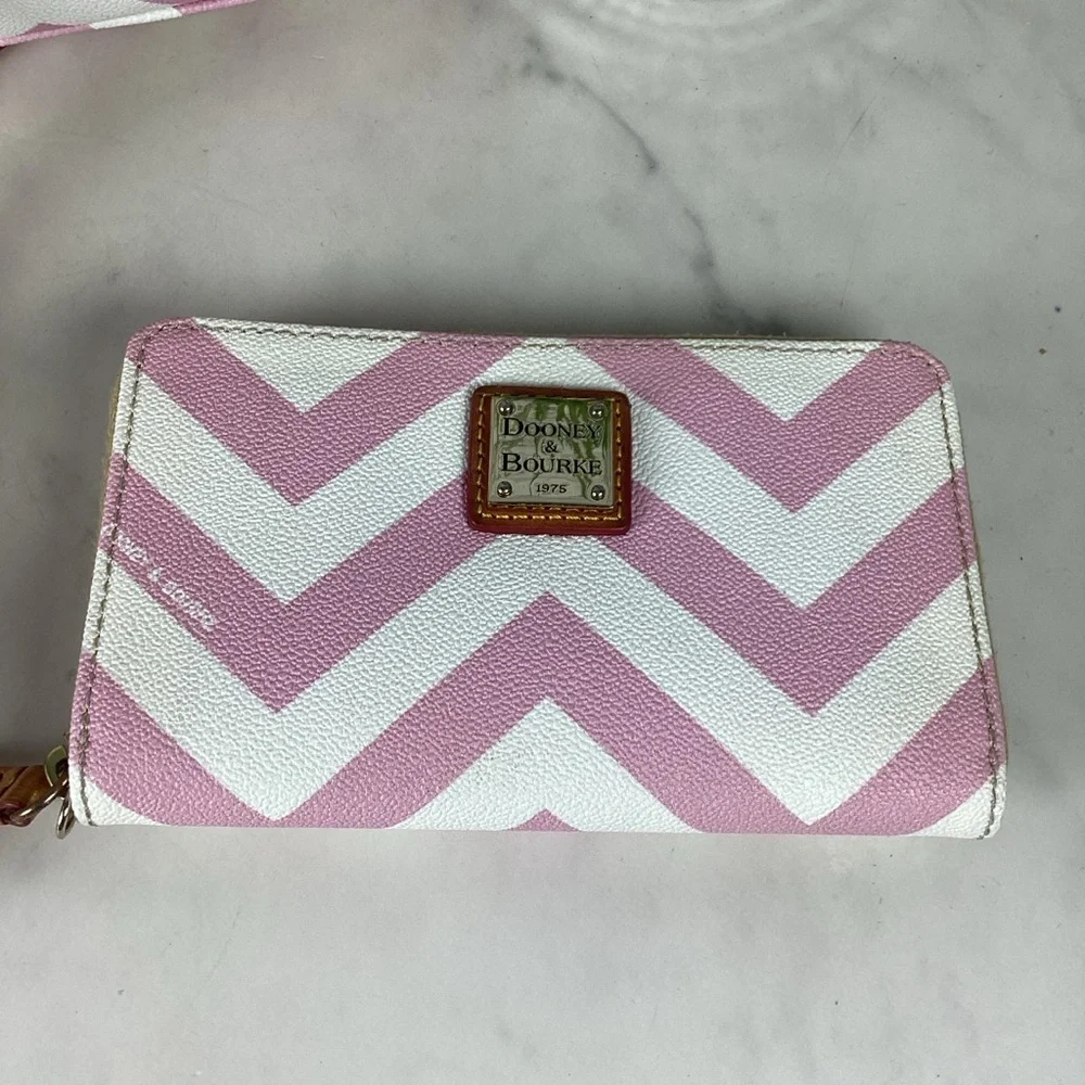 Dooney & Bourke #5guj chic